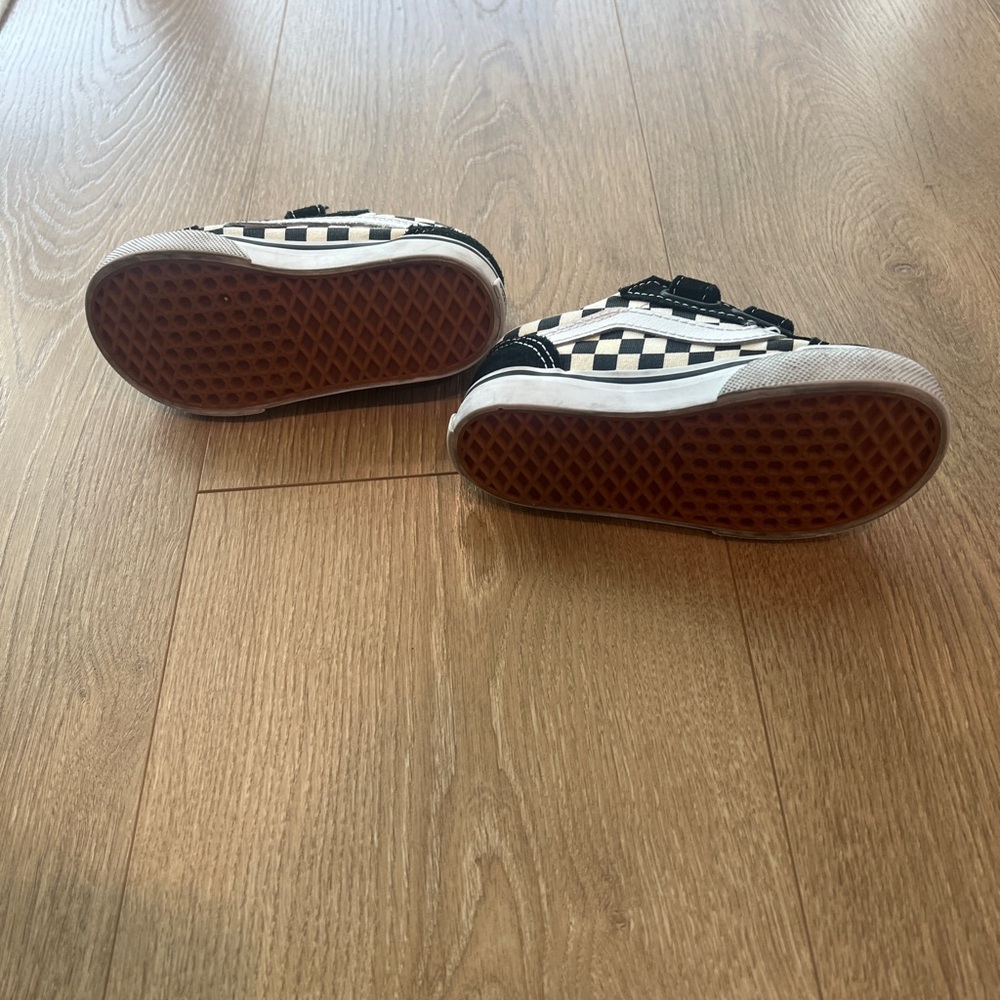 Vans Black and White Sneakers - Picture 4 of 5